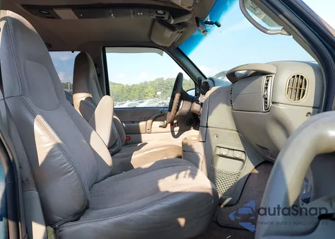 2000 Chevrolet Astro from USA, damaged, VIN 1GNDM19W6YB213903